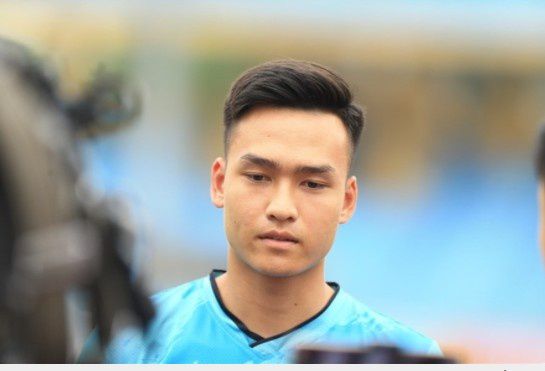两男一马